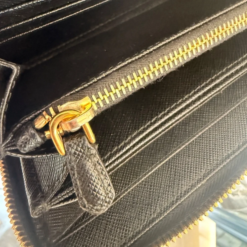 Prada Zippy Saffiano Leather Bow w/gold Wallet